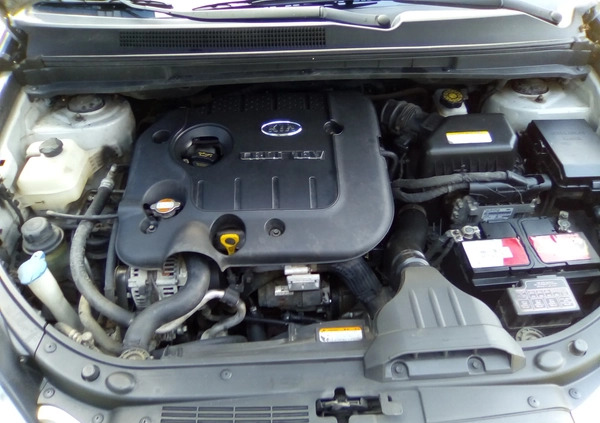 Kia Carens cena 12900 przebieg: 190000, rok produkcji 2009 z Szczecin małe 301